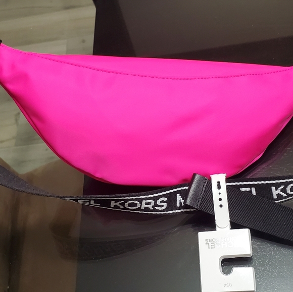 Michael Kors Pink Fanny Pack/Belt Bag - Picture 4 of 6